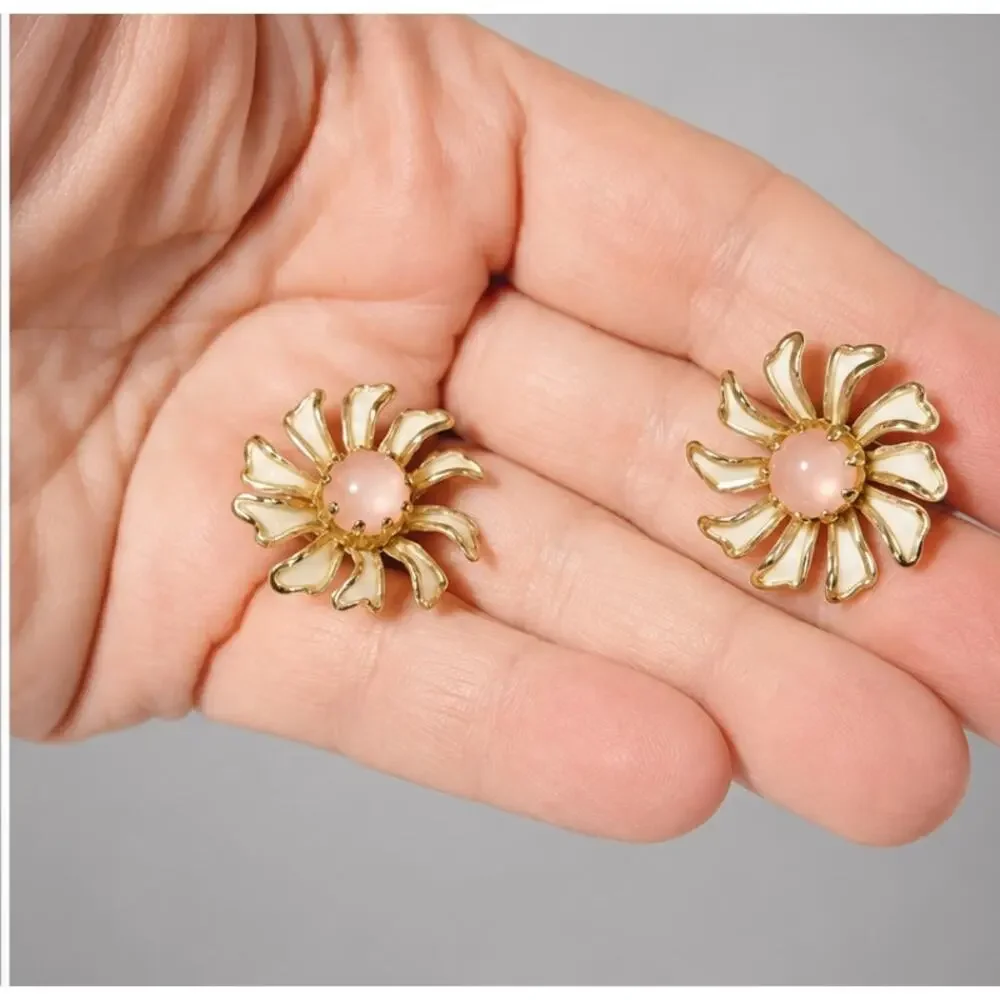 Vintage Pink Moonglow White Enamel Flower Clip on Earrings Mid-Century wc-14